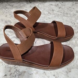Maurices Sandals Womens Sz 8.5 Brown Stretch Strap Comfortable Wedge